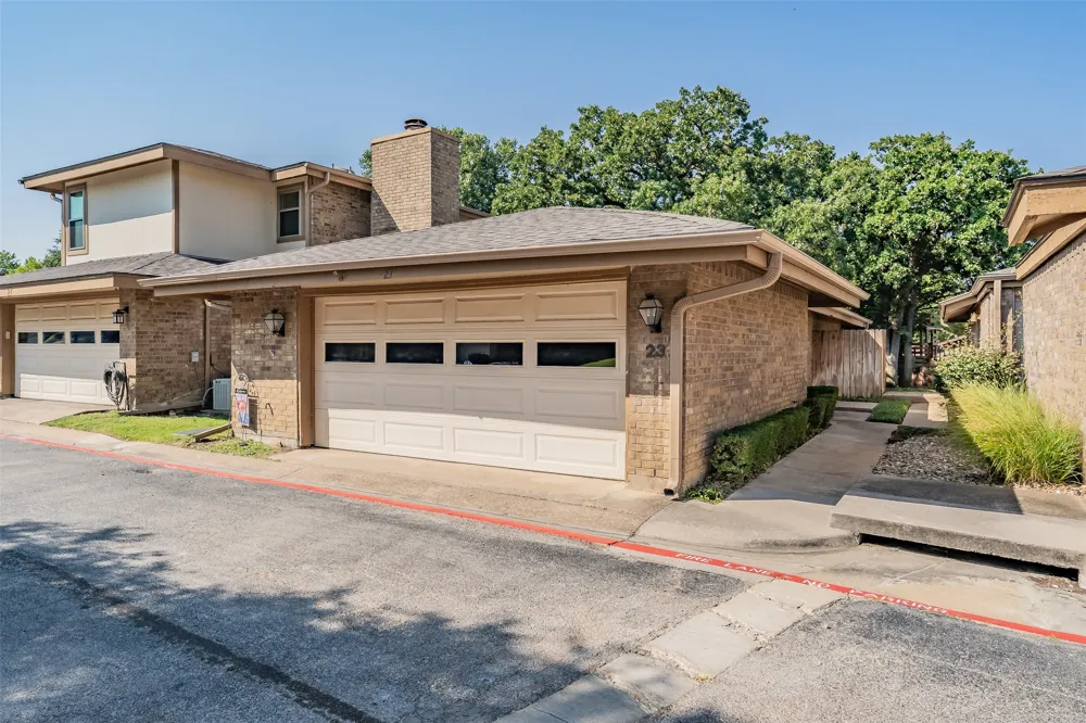 23 Park Lane Bedford, TX 76021