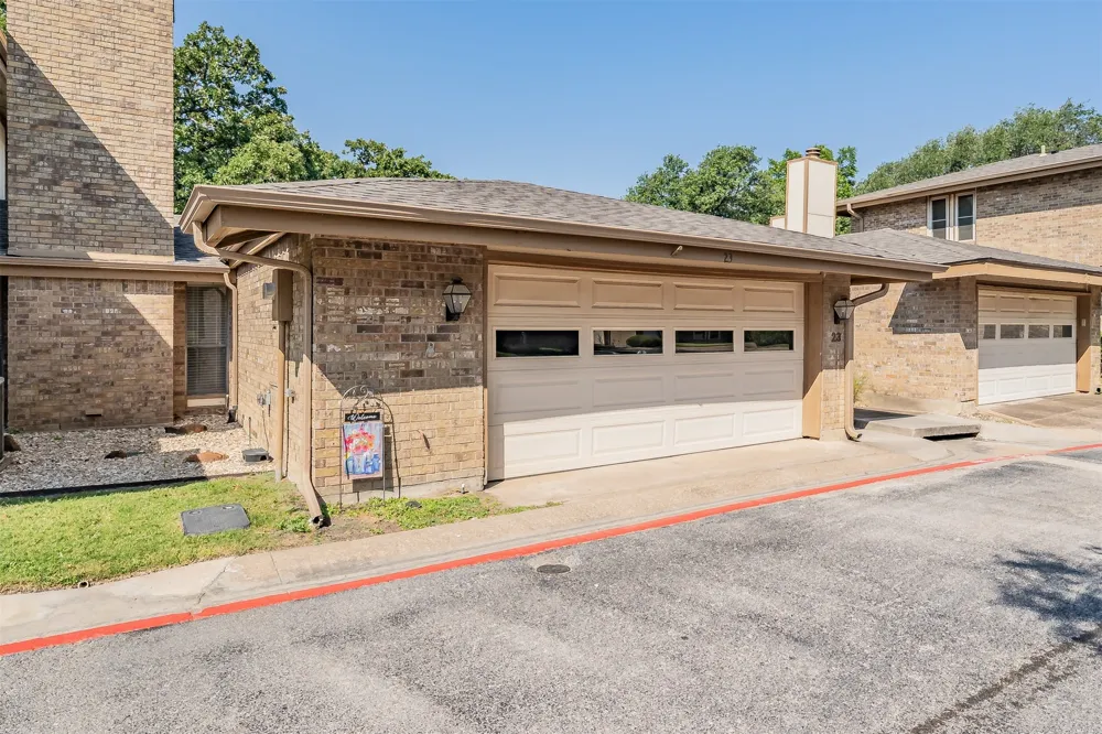 23 Park Lane Bedford, TX 76021