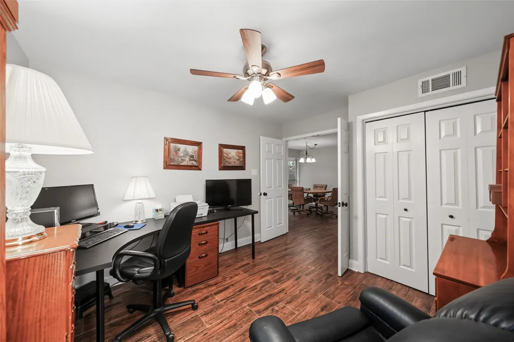 23 Park Lane Bedford, TX 76021