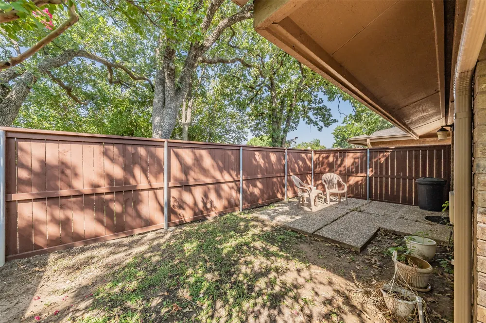 23 Park Lane Bedford, TX 76021