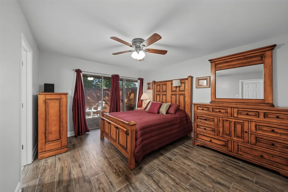 23 Park Lane Bedford, TX 76021