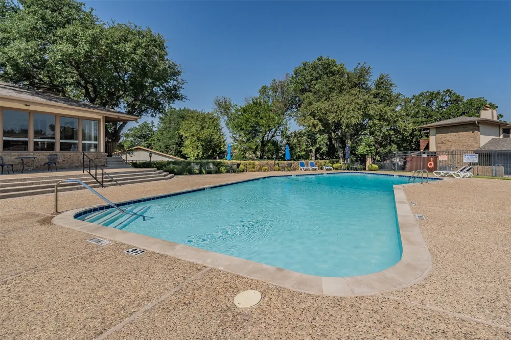 23 Park Lane Bedford, TX 76021