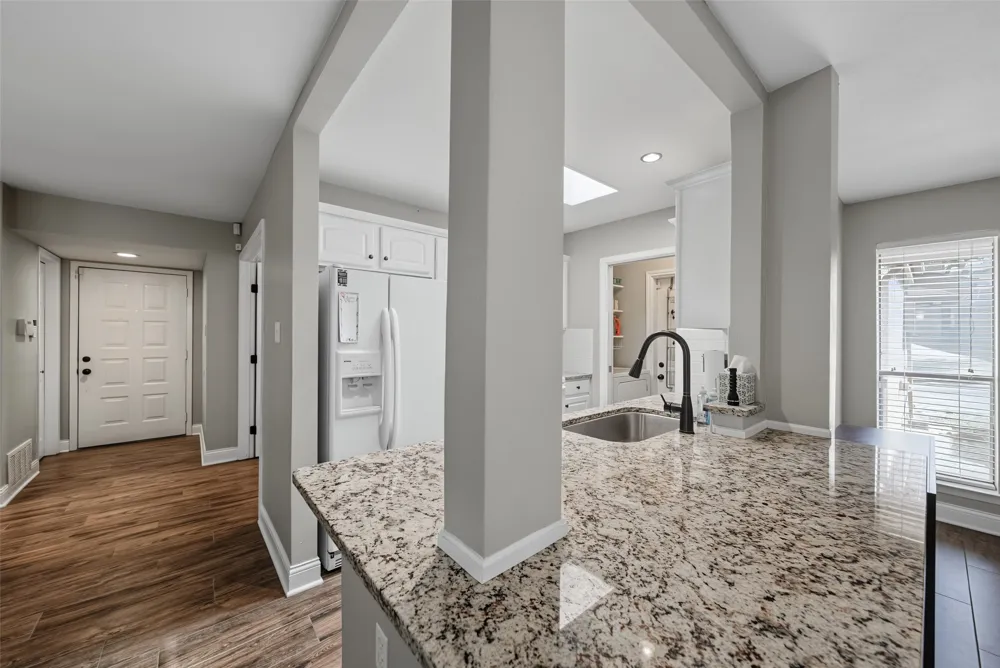 23 Park Lane Bedford, TX 76021