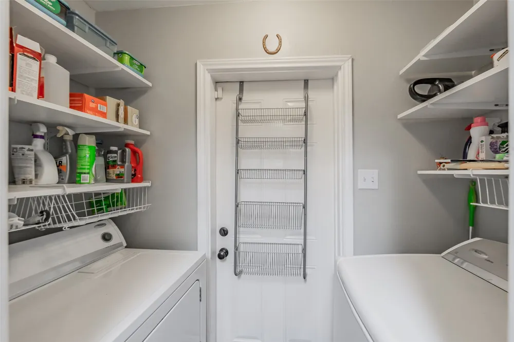 23 Park Lane Bedford, TX 76021