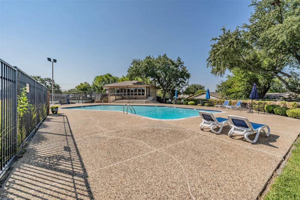23 Park Lane Bedford, TX 76021