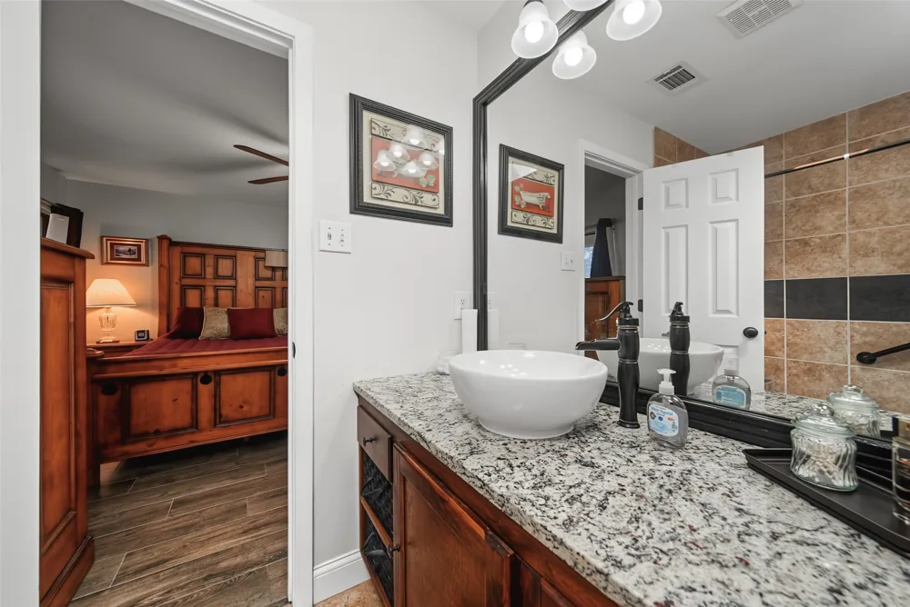 23 Park Lane Bedford, TX 76021