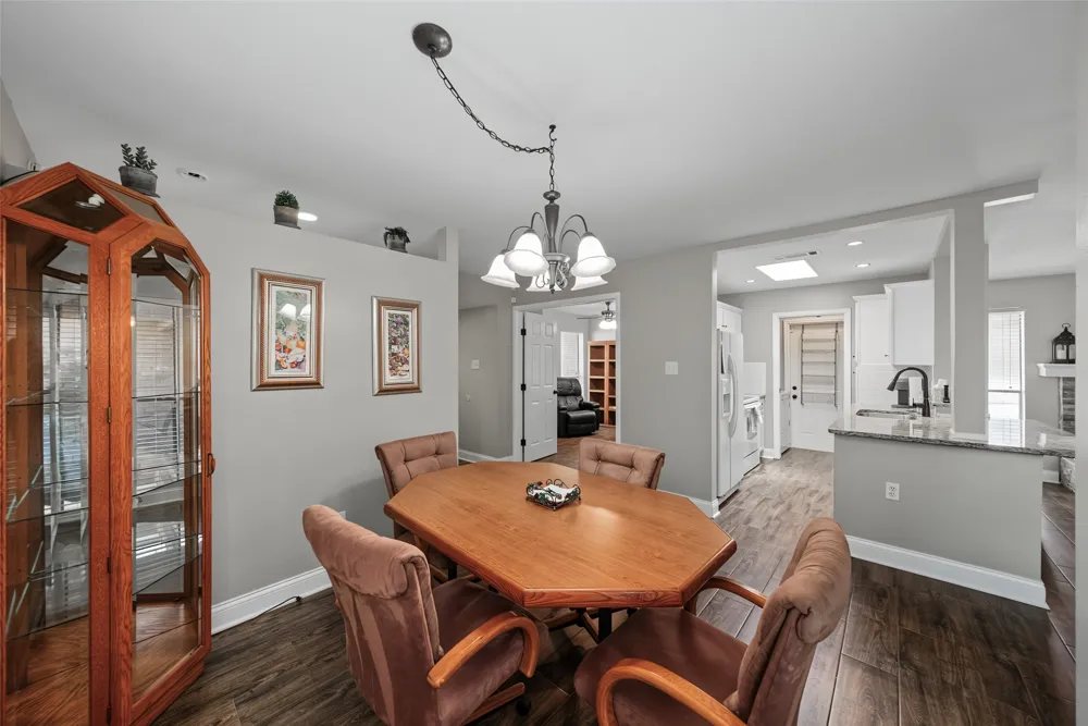 23 Park Lane Bedford, TX 76021