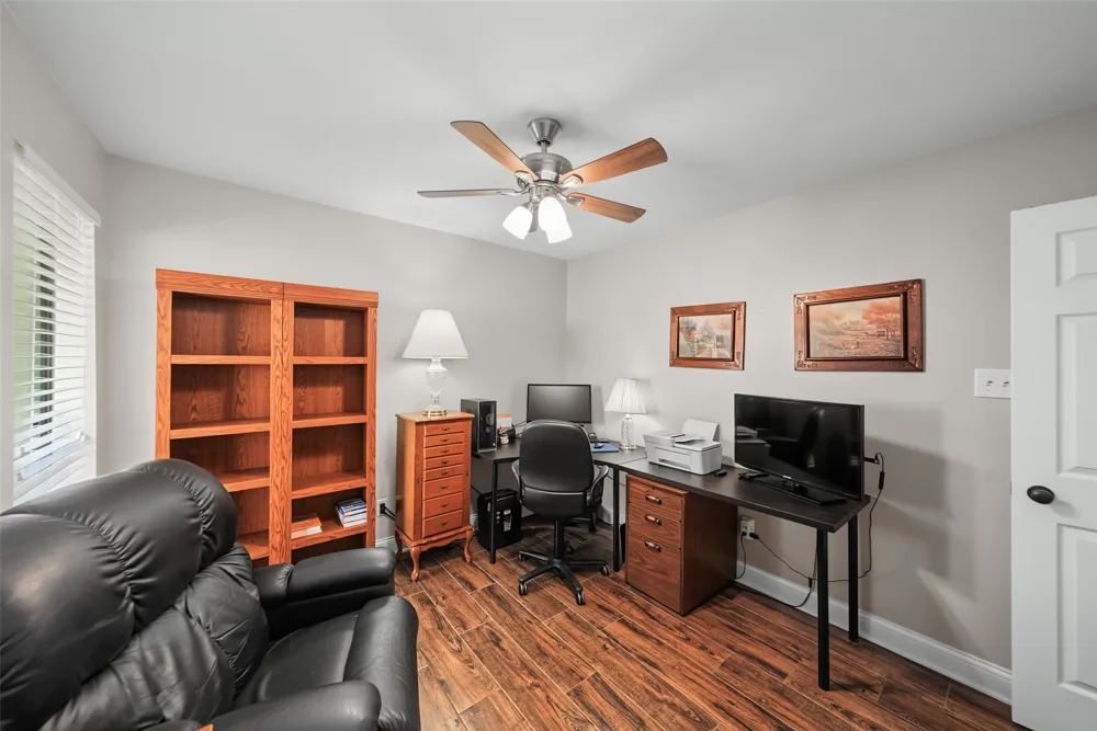 23 Park Lane Bedford, TX 76021