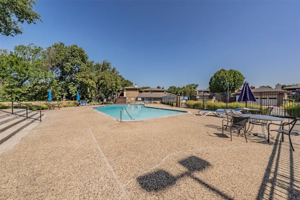 23 Park Lane Bedford, TX 76021