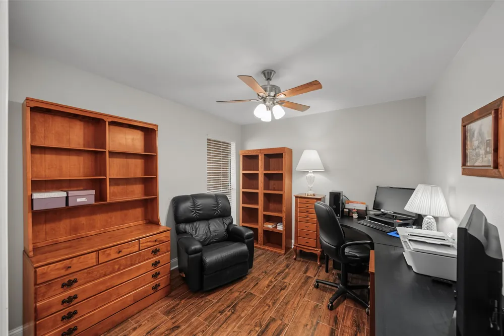 23 Park Lane Bedford, TX 76021