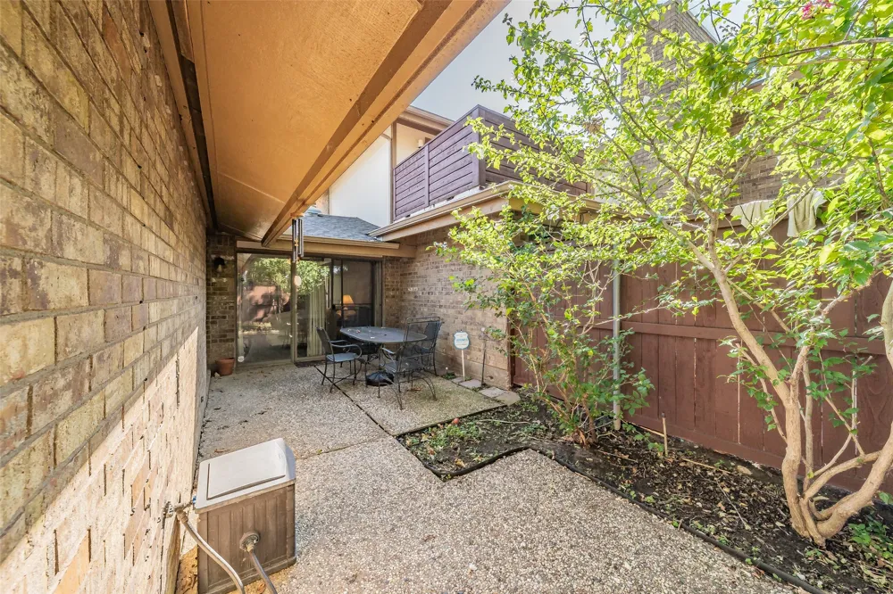 23 Park Lane Bedford, TX 76021