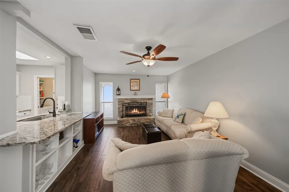 23 Park Lane Bedford, TX 76021