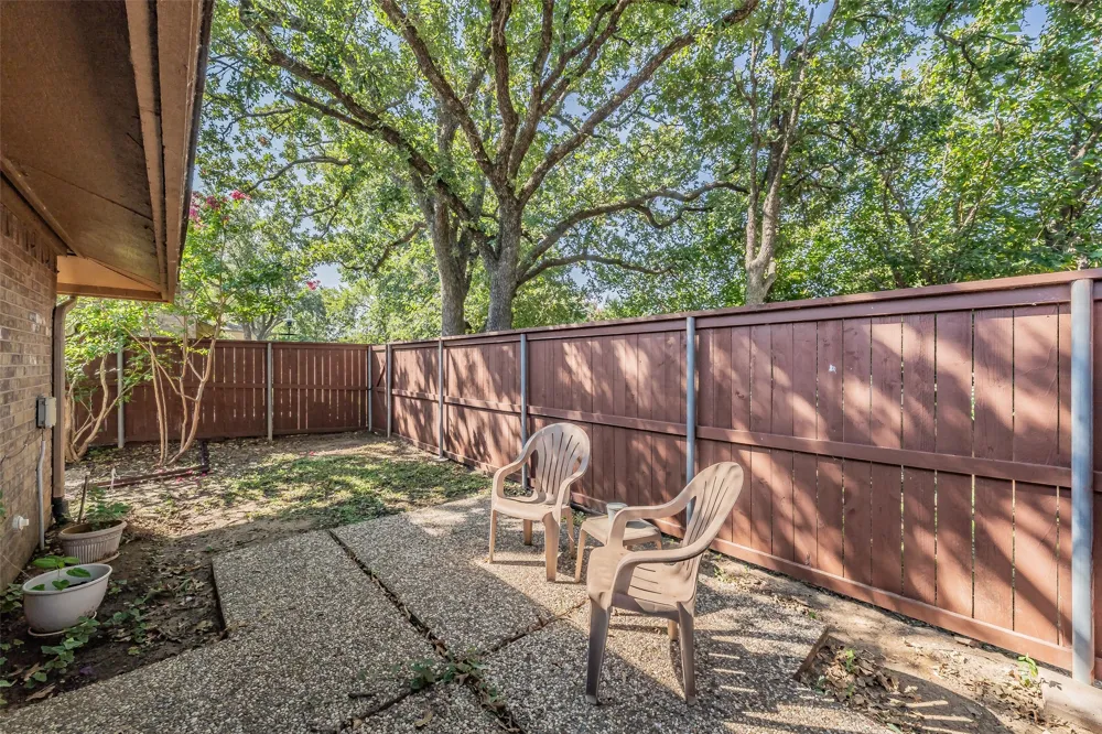 23 Park Lane Bedford, TX 76021