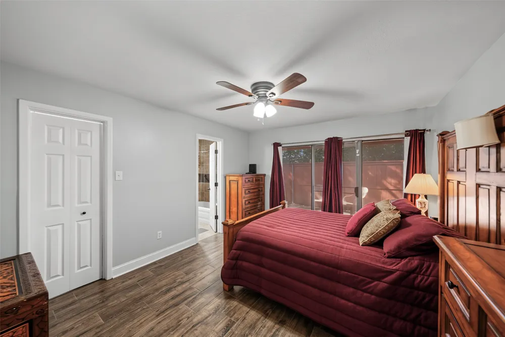 23 Park Lane Bedford, TX 76021