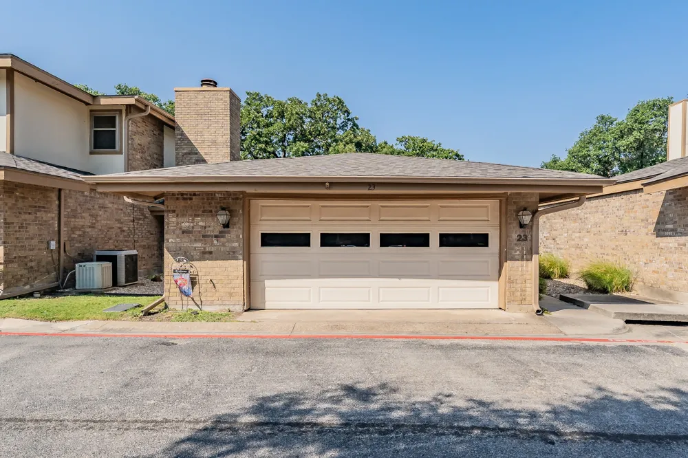 23 Park Lane Bedford, TX 76021