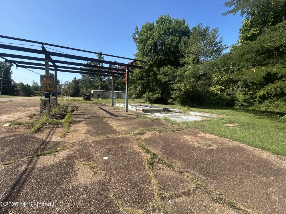 900 S Applegate Street Winona, MS 38967