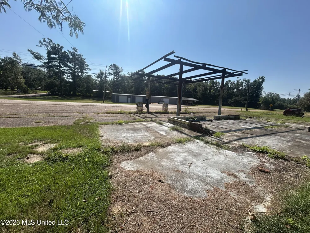 900 S Applegate Street Winona, MS 38967