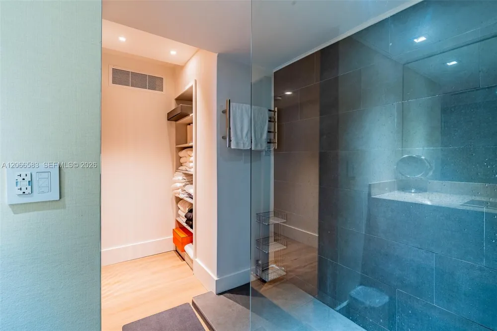 2301 Collins Ave #719 Miami Beach, FL 33139