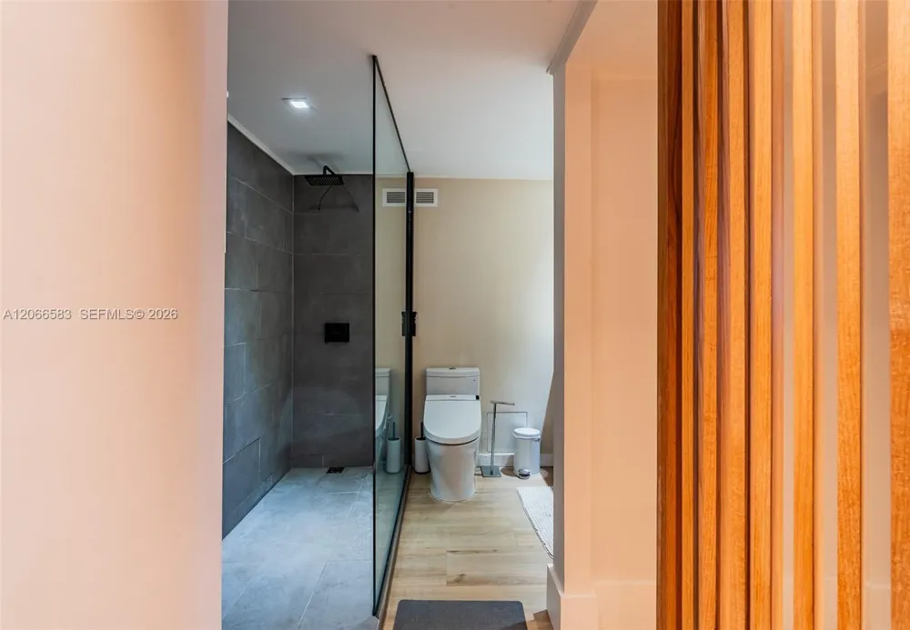 2301 Collins Ave #719 Miami Beach, FL 33139