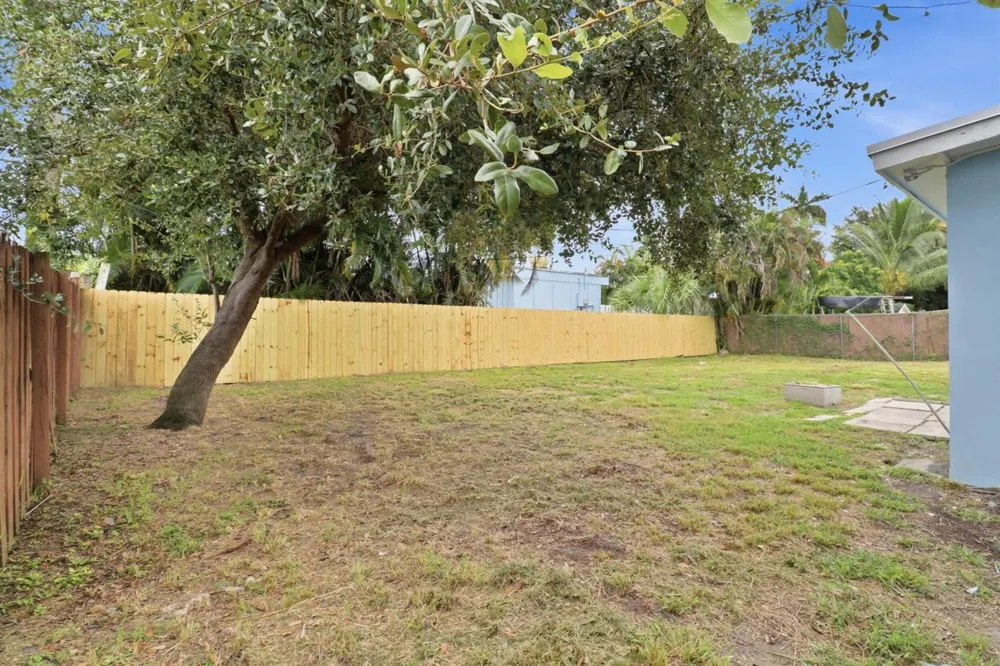 328 PONTE VEDRA ROAD Palm Springs, FL 33461