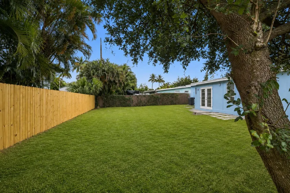 328 PONTE VEDRA ROAD Palm Springs, FL 33461