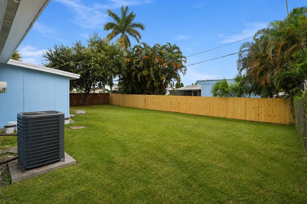 328 PONTE VEDRA ROAD Palm Springs, FL 33461