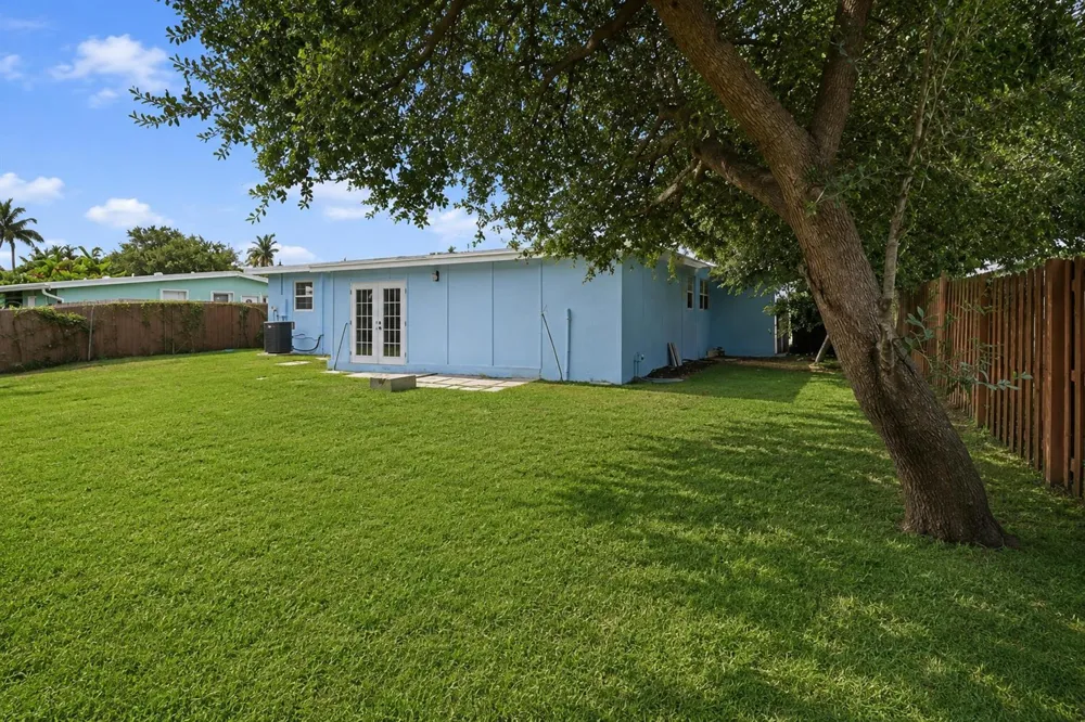 328 PONTE VEDRA ROAD Palm Springs, FL 33461