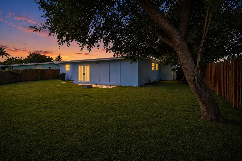 328 PONTE VEDRA ROAD Palm Springs, FL 33461