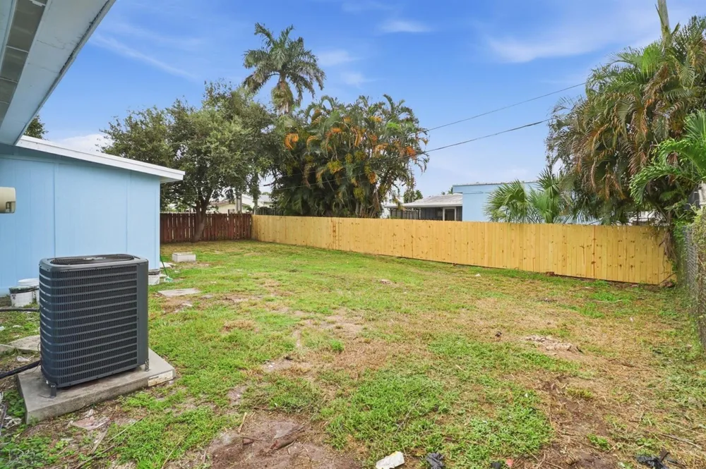 328 PONTE VEDRA ROAD Palm Springs, FL 33461
