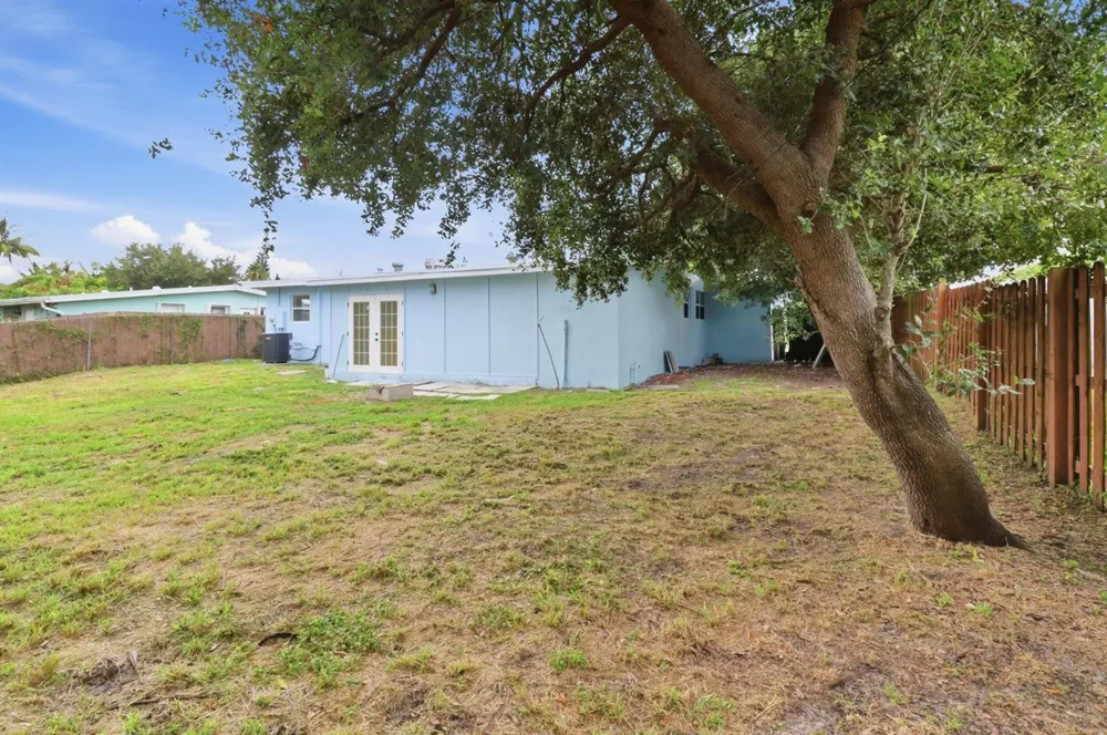 328 PONTE VEDRA ROAD Palm Springs, FL 33461
