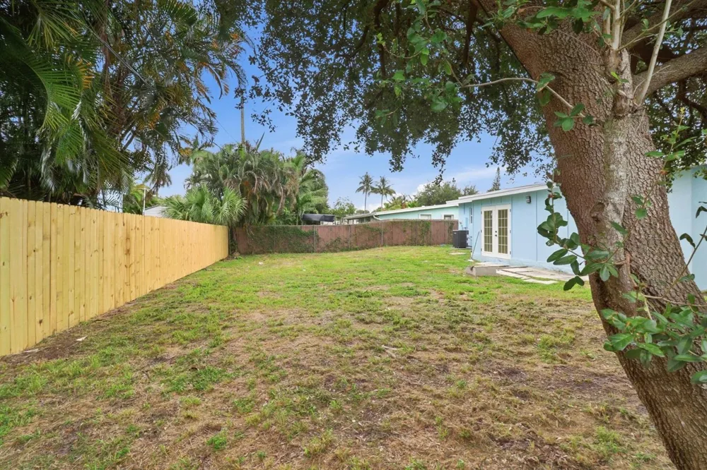 328 PONTE VEDRA ROAD Palm Springs, FL 33461