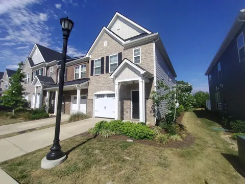 112 Brighton Ln