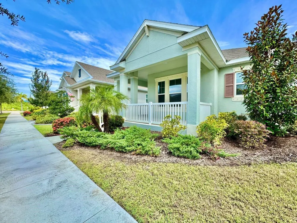 827 WINTERSIDE DRIVE Apollo Beach, FL 33572