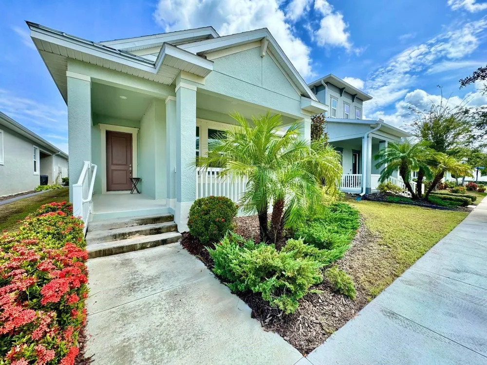 827 WINTERSIDE DRIVE Apollo Beach, FL 33572