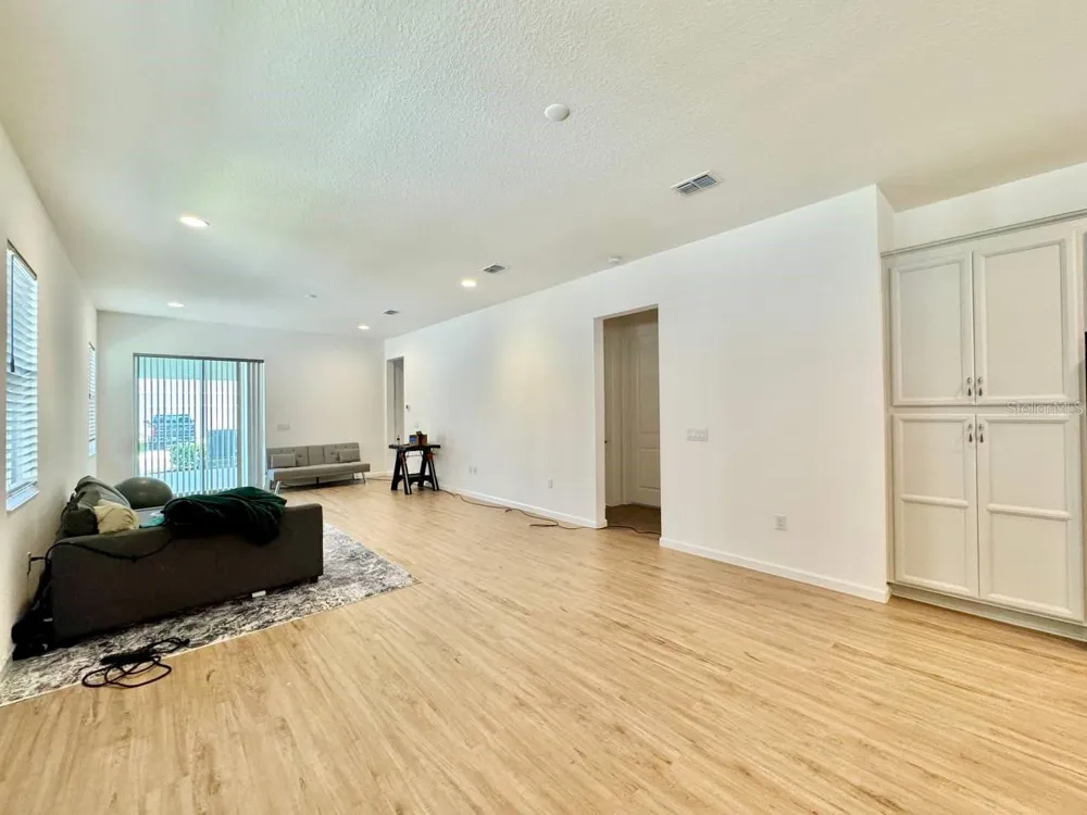 827 WINTERSIDE DRIVE Apollo Beach, FL 33572