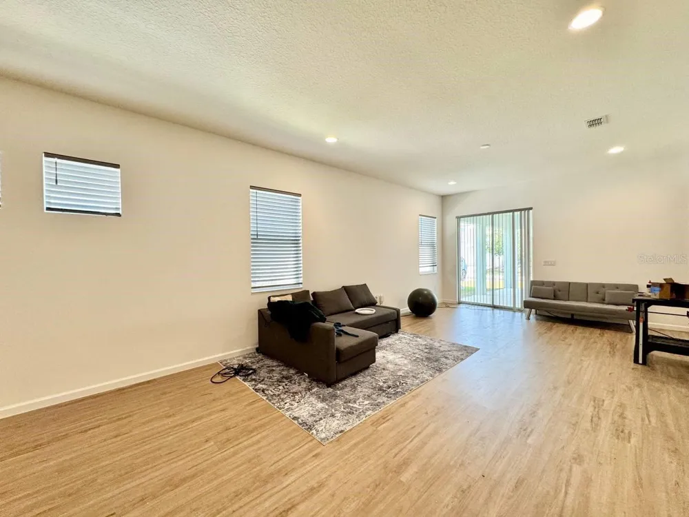 827 WINTERSIDE DRIVE Apollo Beach, FL 33572
