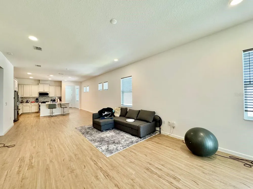 827 WINTERSIDE DRIVE Apollo Beach, FL 33572