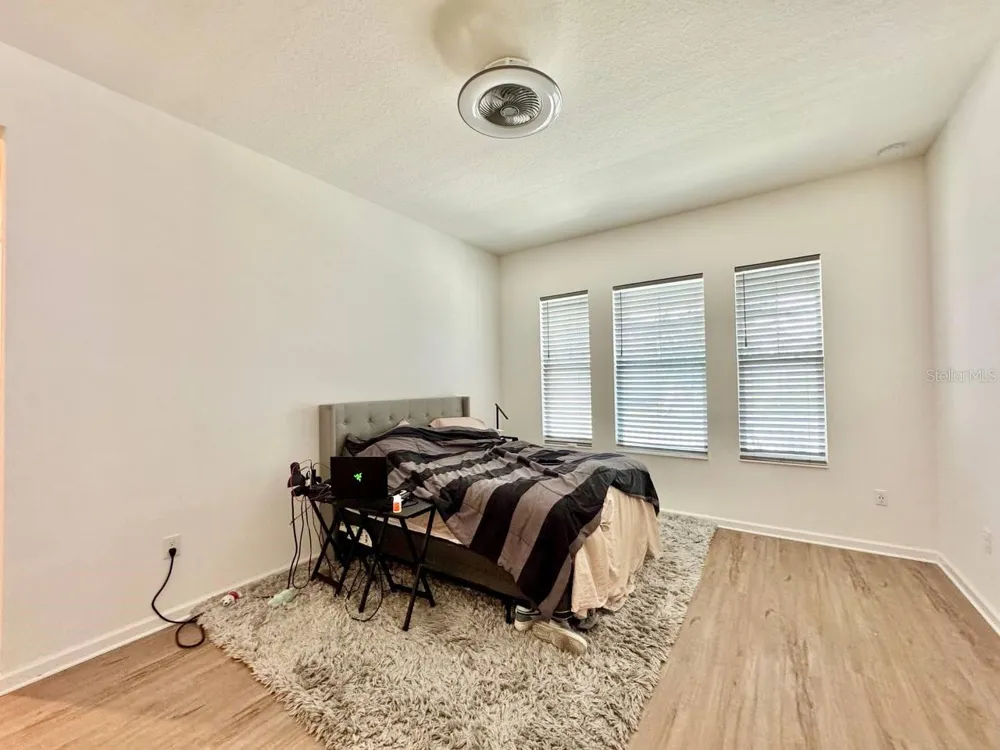 827 WINTERSIDE DRIVE Apollo Beach, FL 33572
