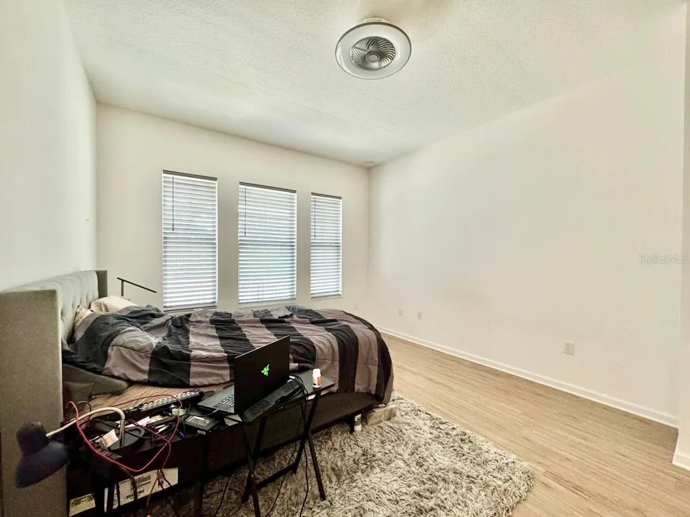 827 WINTERSIDE DRIVE Apollo Beach, FL 33572