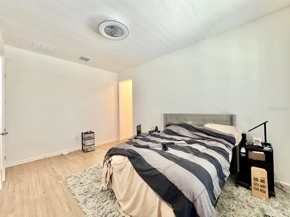 827 WINTERSIDE DRIVE Apollo Beach, FL 33572