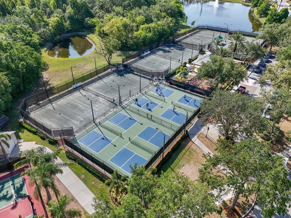 827 WINTERSIDE DRIVE Apollo Beach, FL 33572