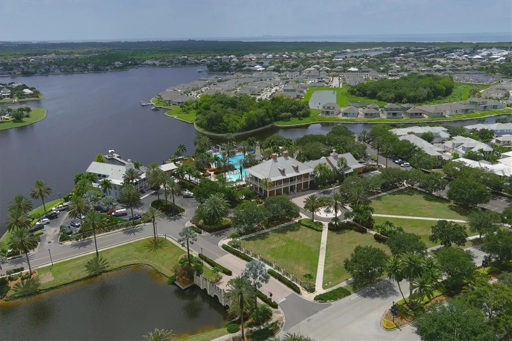 827 WINTERSIDE DRIVE Apollo Beach, FL 33572