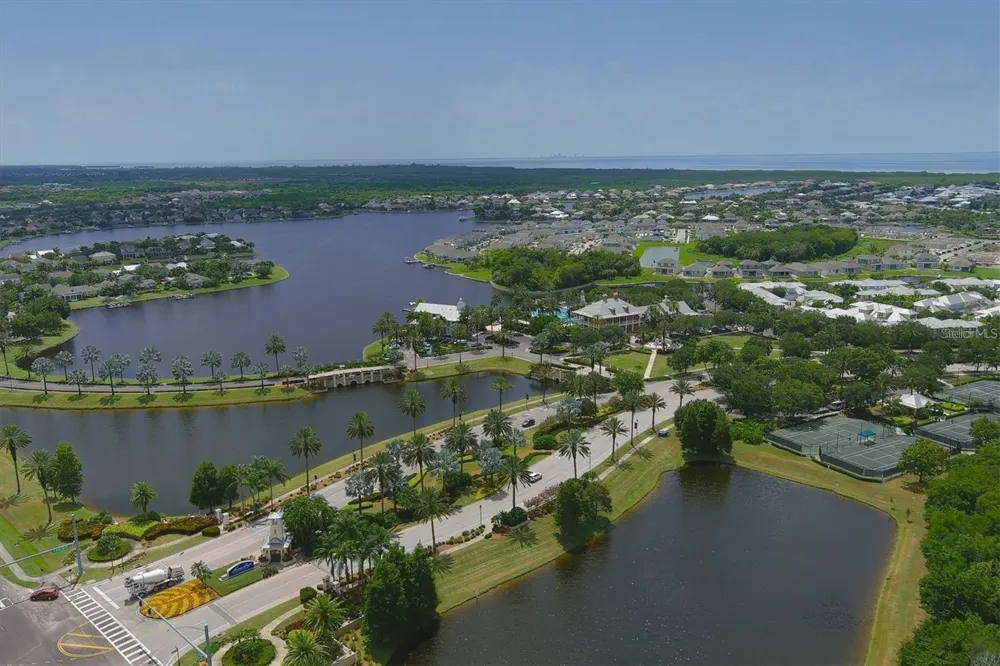 827 WINTERSIDE DRIVE Apollo Beach, FL 33572