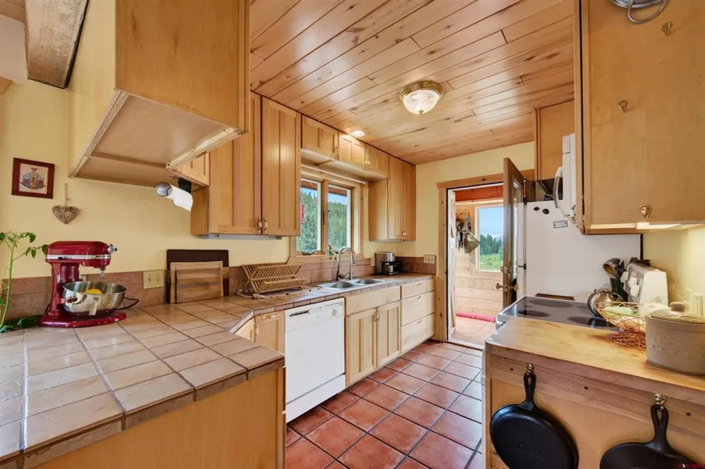 300 Quartz Lane Pitkin, CO 81241