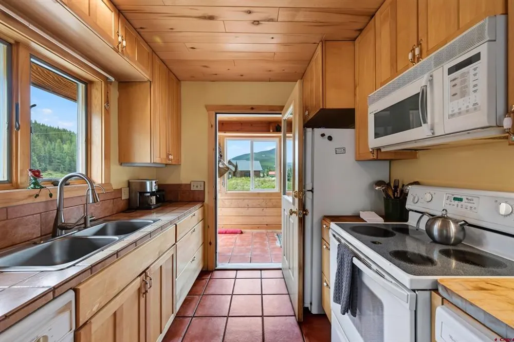 300 Quartz Lane Pitkin, CO 81241