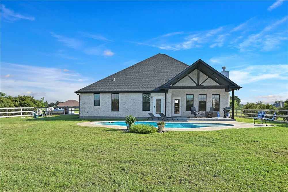 9031 Scarborough Drive Iola, TX 77861