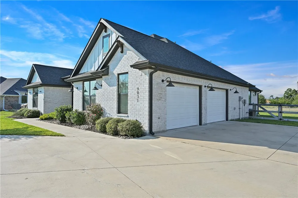 9031 Scarborough Drive Iola, TX 77861