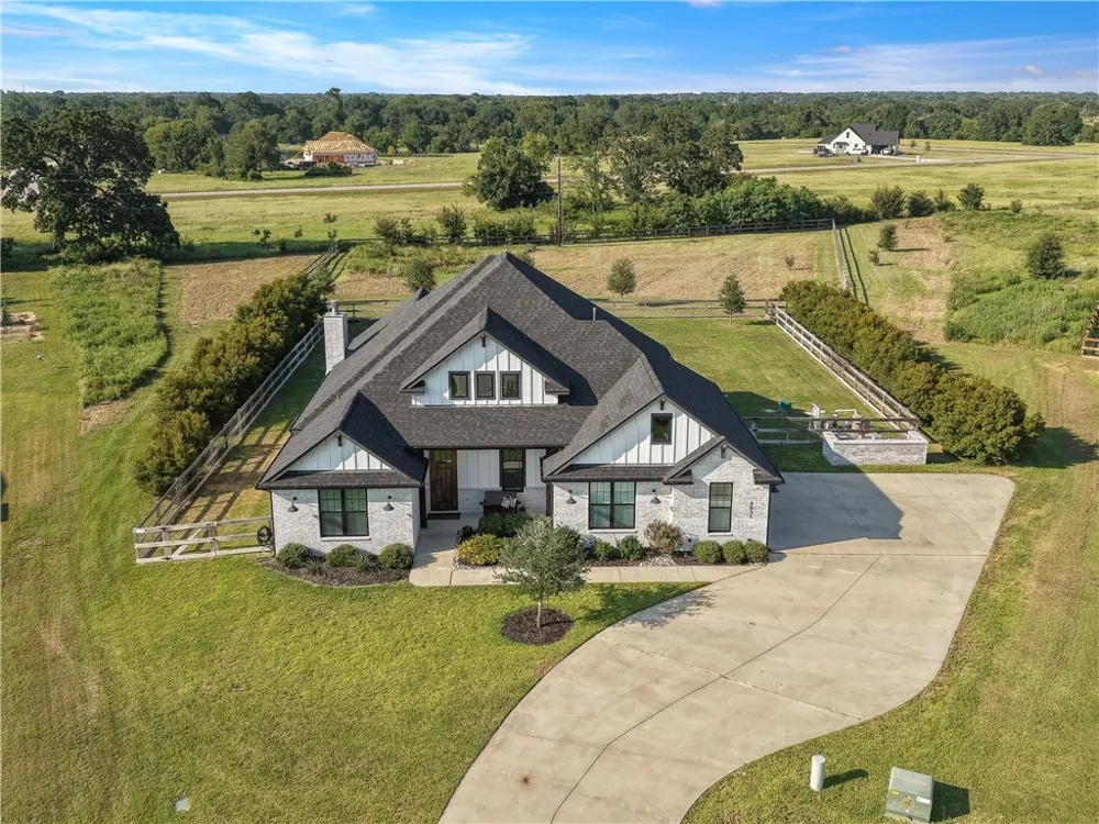 9031 Scarborough Drive Iola, TX 77861