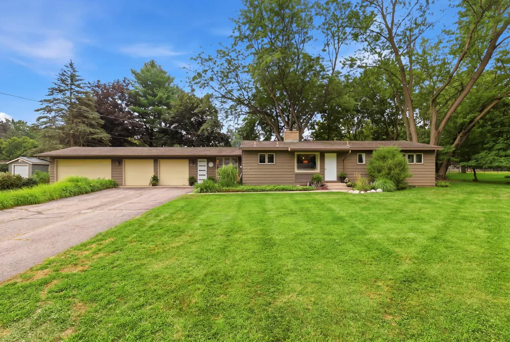 7284 Grachen Drive SE Cascade Charter Township, MI 49546