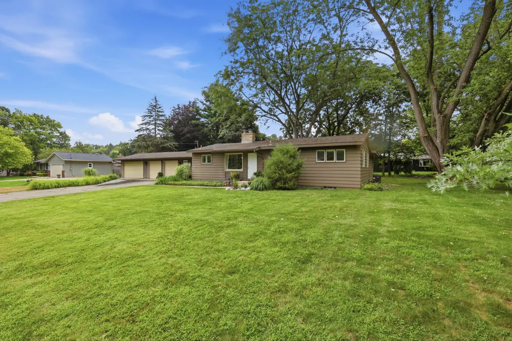 7284 Grachen Drive SE Cascade Charter Township, MI 49546